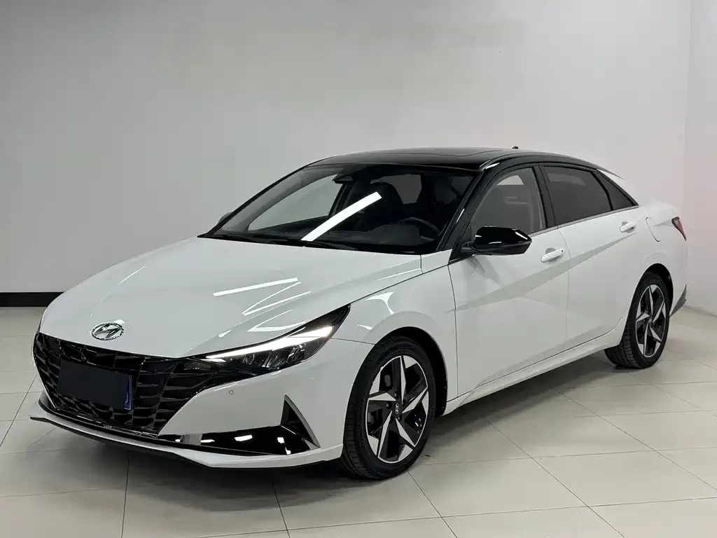 Hyundai Elantra — фото 1