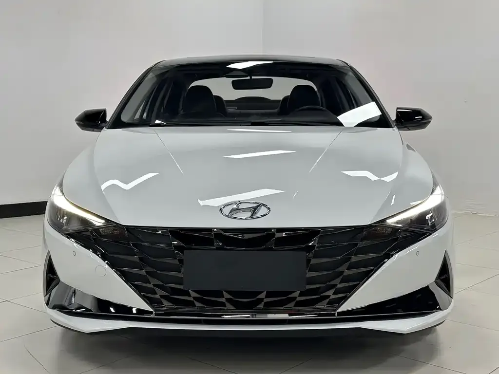 Hyundai Elantra — фото 3