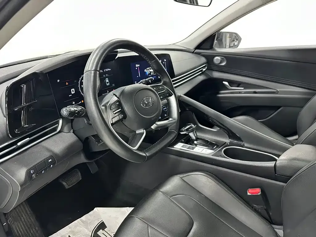 Hyundai Elantra — фото 7