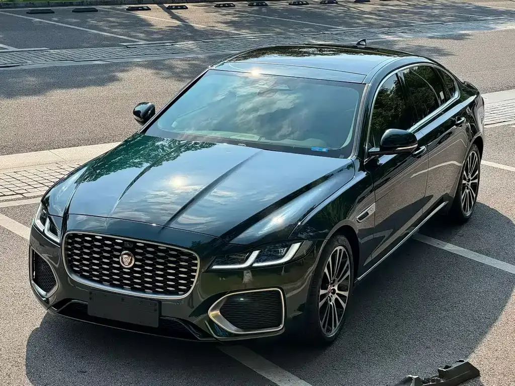 Jaguar XFL — фото 1