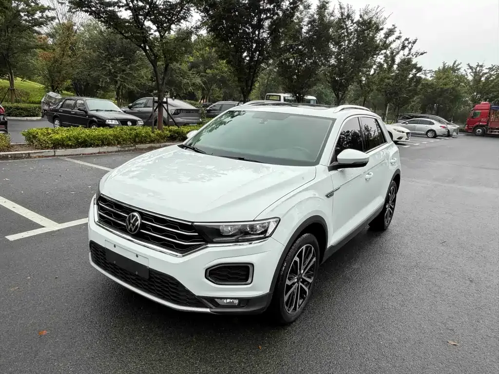 Volkswagen T-Roc — фото 1