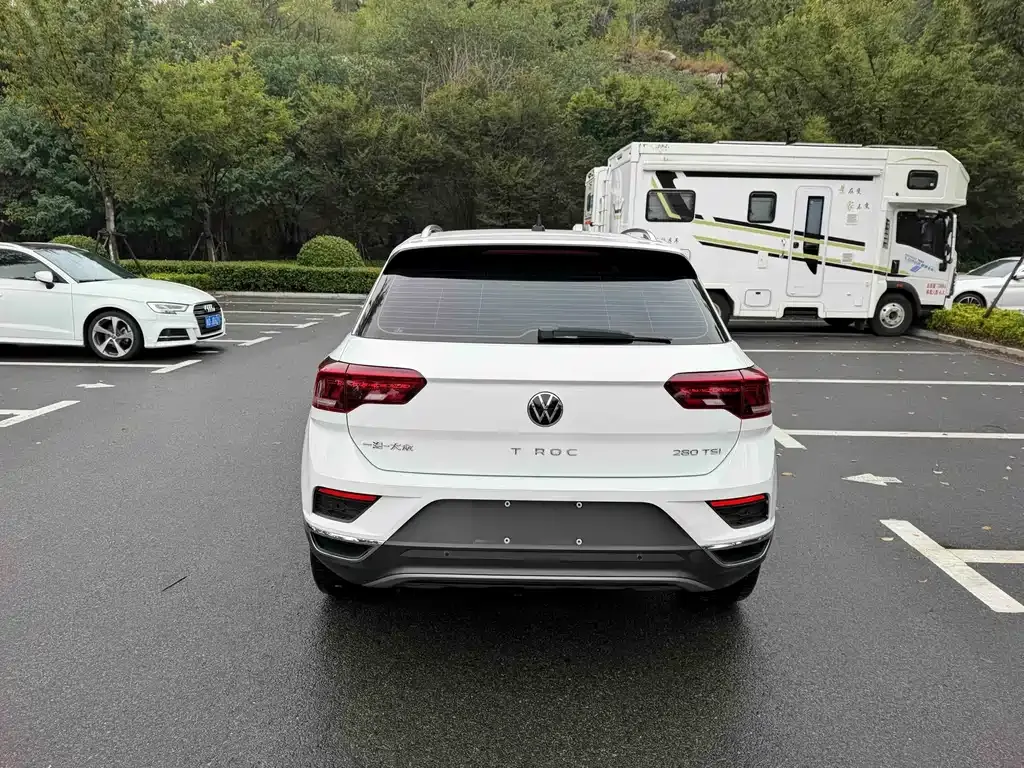 Volkswagen T-Roc — фото 10