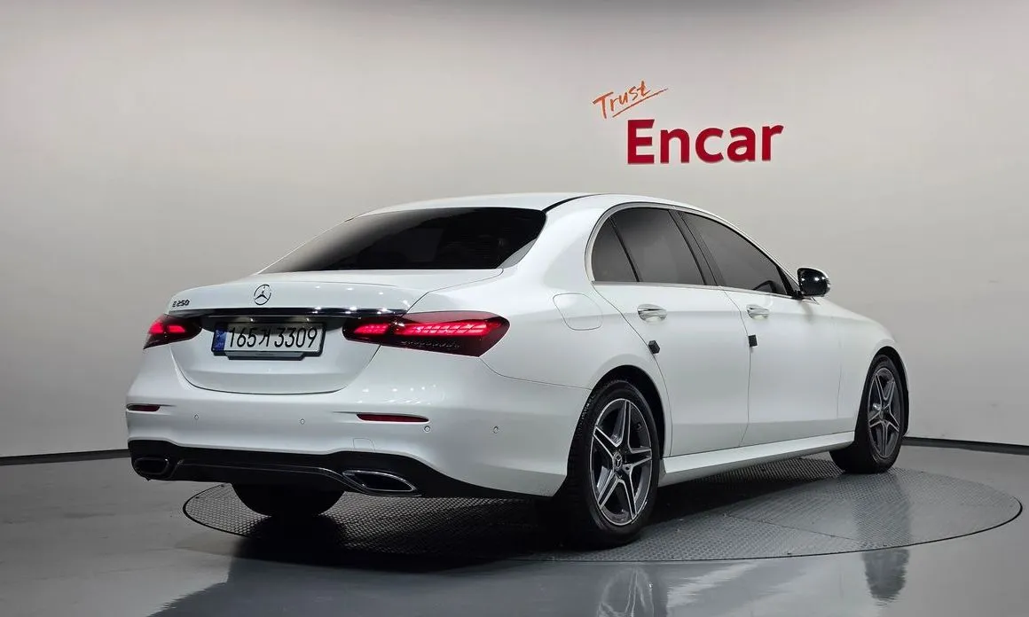 Mercedes-Benz E-Class — фото 5