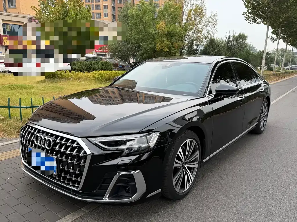 Audi A8 — фото 1