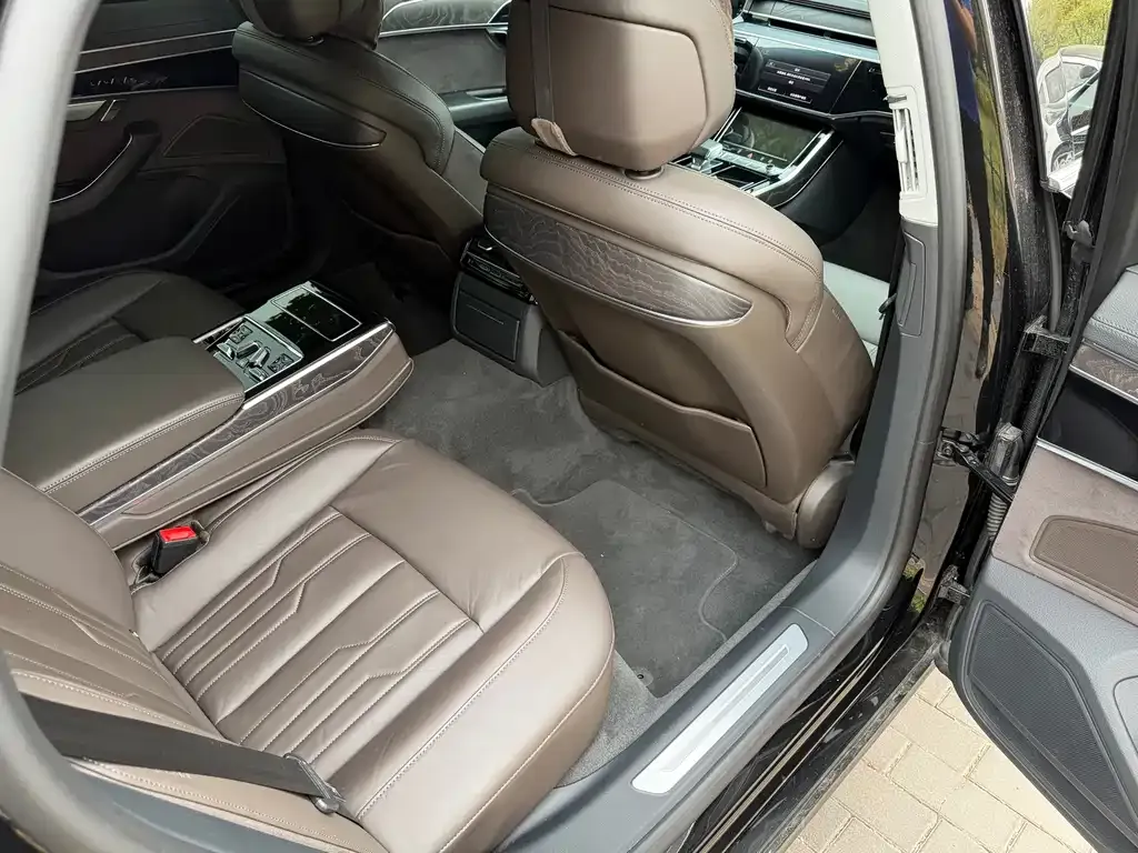 Audi A8 — фото 5