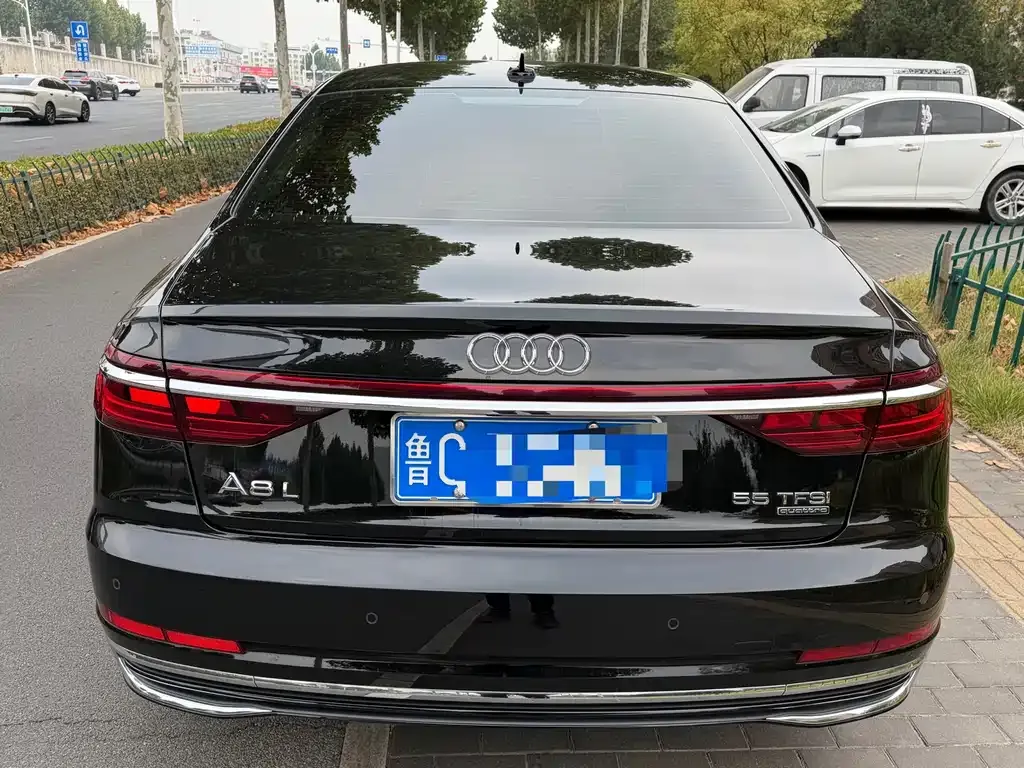 Audi A8 — фото 10