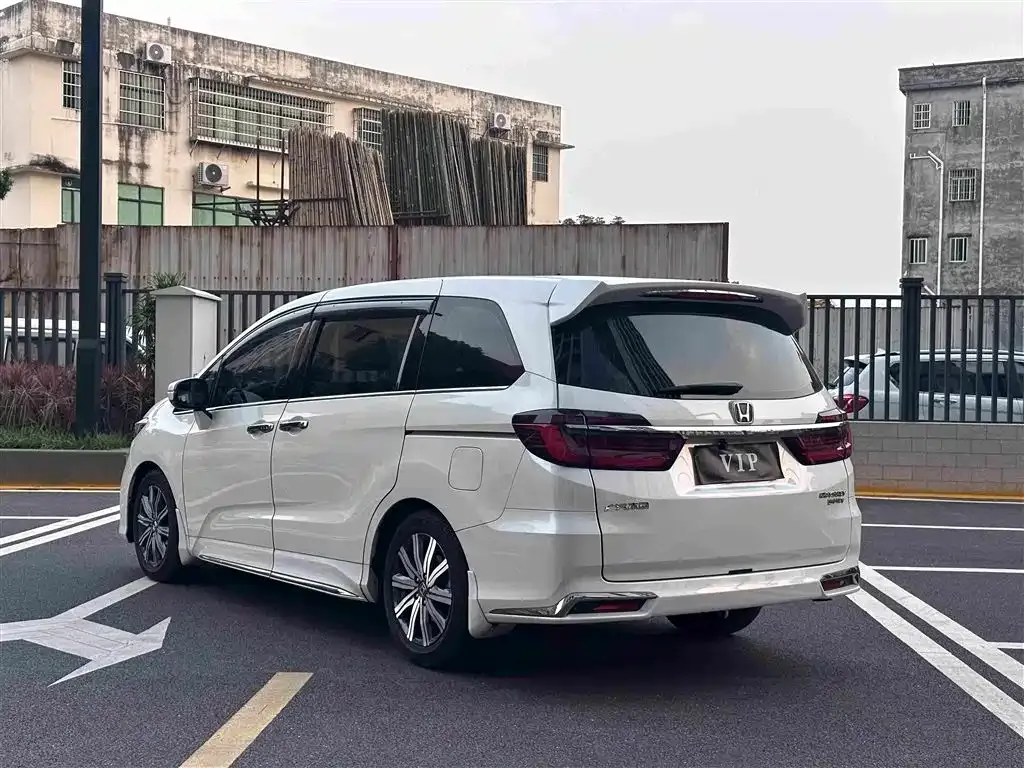Honda Odyssey — фото 2