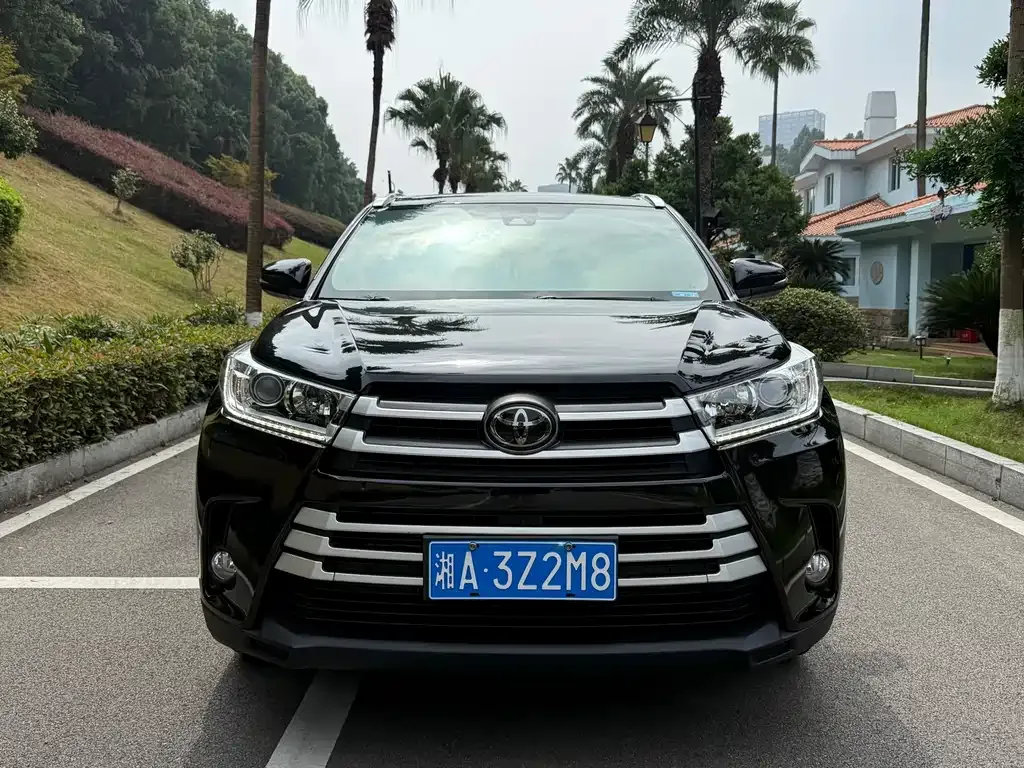 Toyota Highlander — фото 10