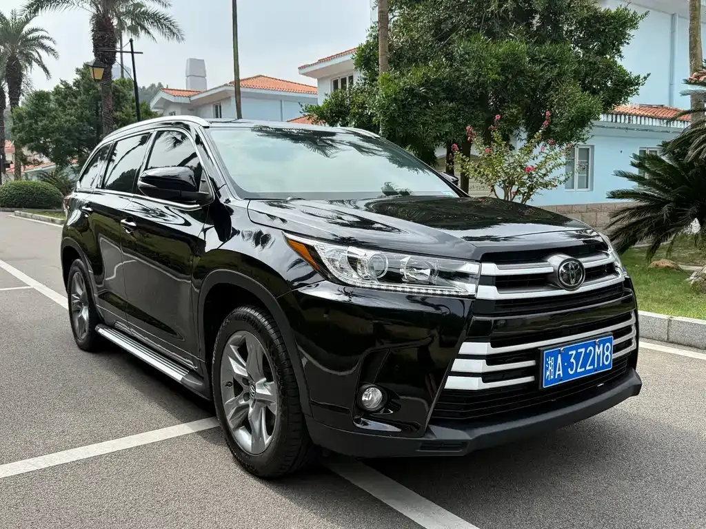 Toyota Highlander — фото 9