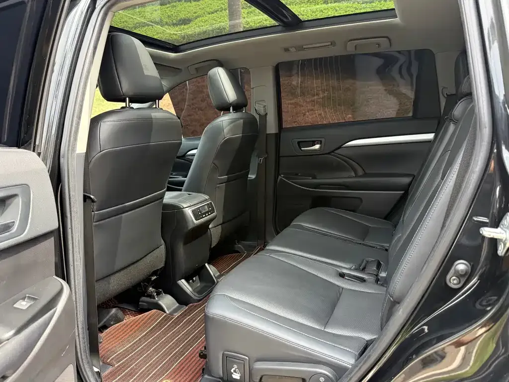 Toyota Highlander — фото 2
