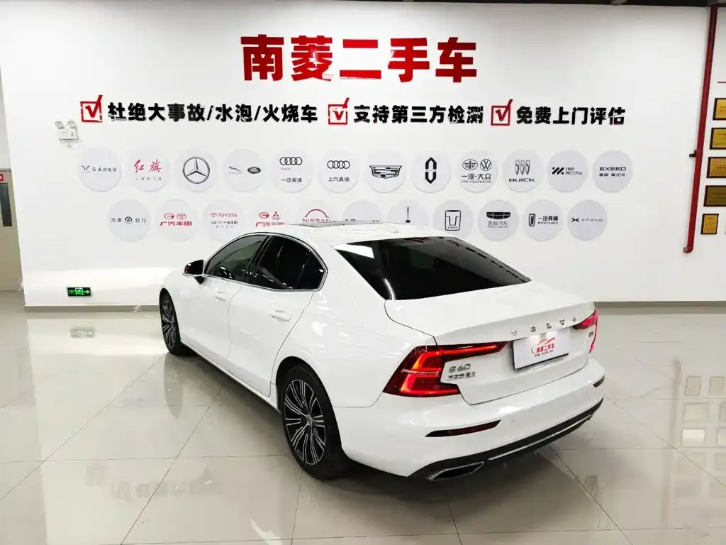Volvo S60 — фото 10