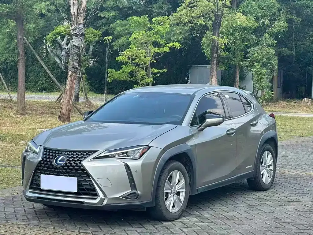 Lexus UX — фото 1