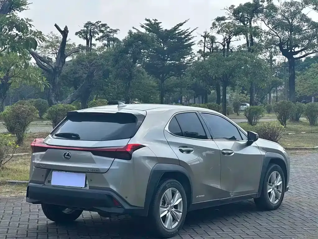 Lexus UX — фото 8