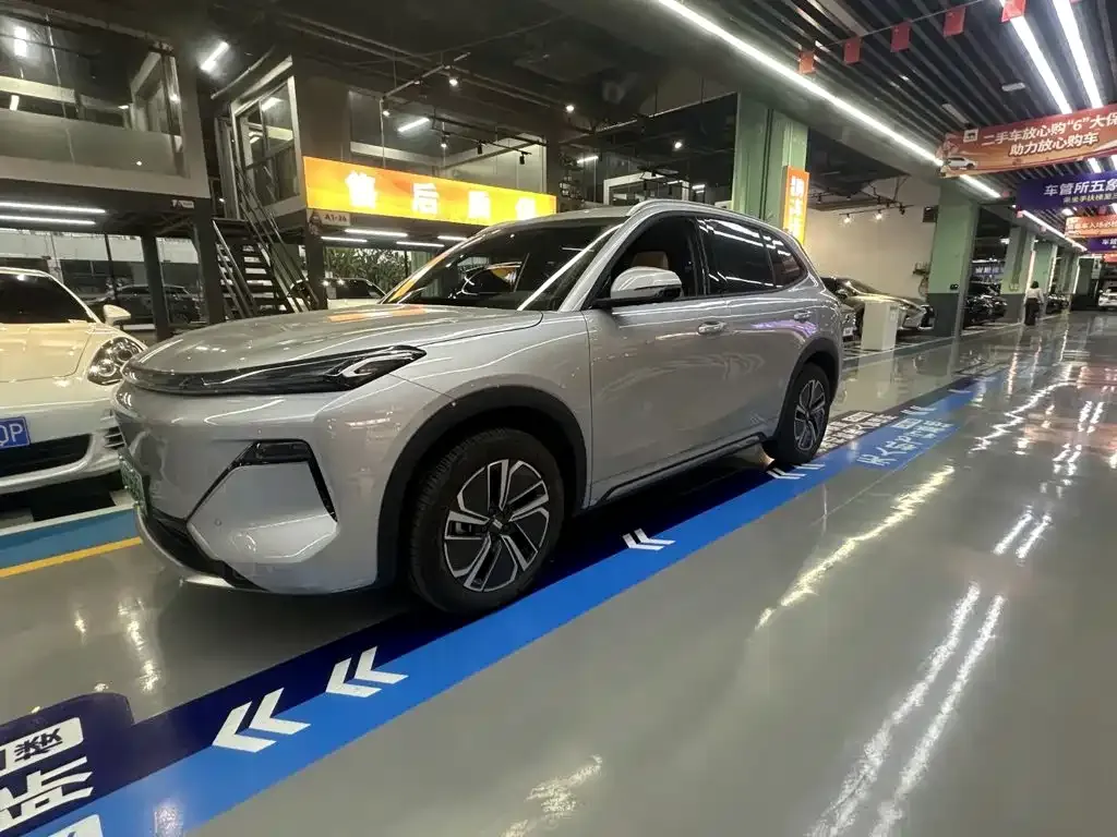 Geely Galaxy Xingjian 7 — фото 1