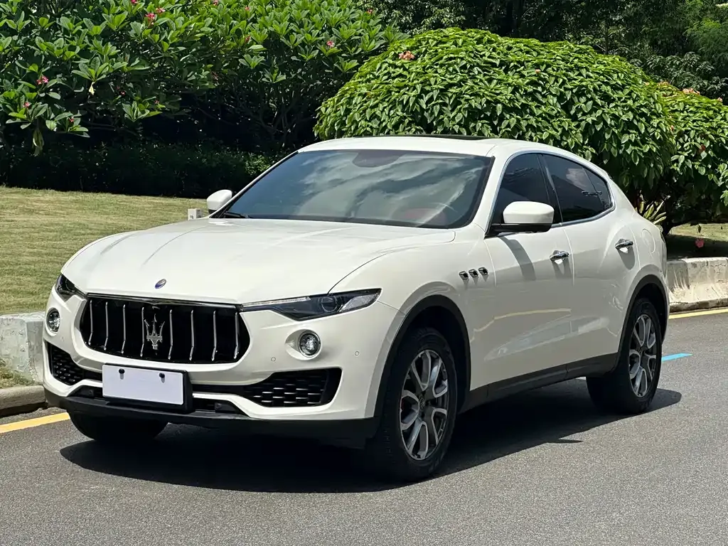 Maserati Levante — фото 1