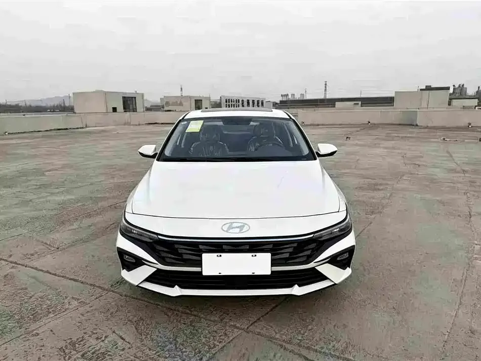 Hyundai Elantra — фото 8