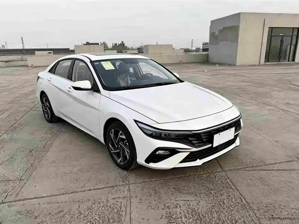Hyundai Elantra — фото 2