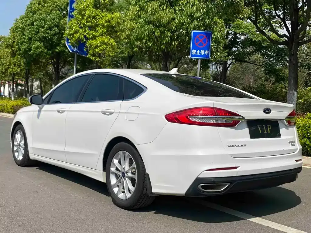 Ford Mondeo — фото 9