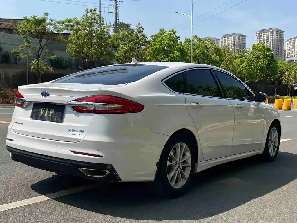 Ford Mondeo — фото 8