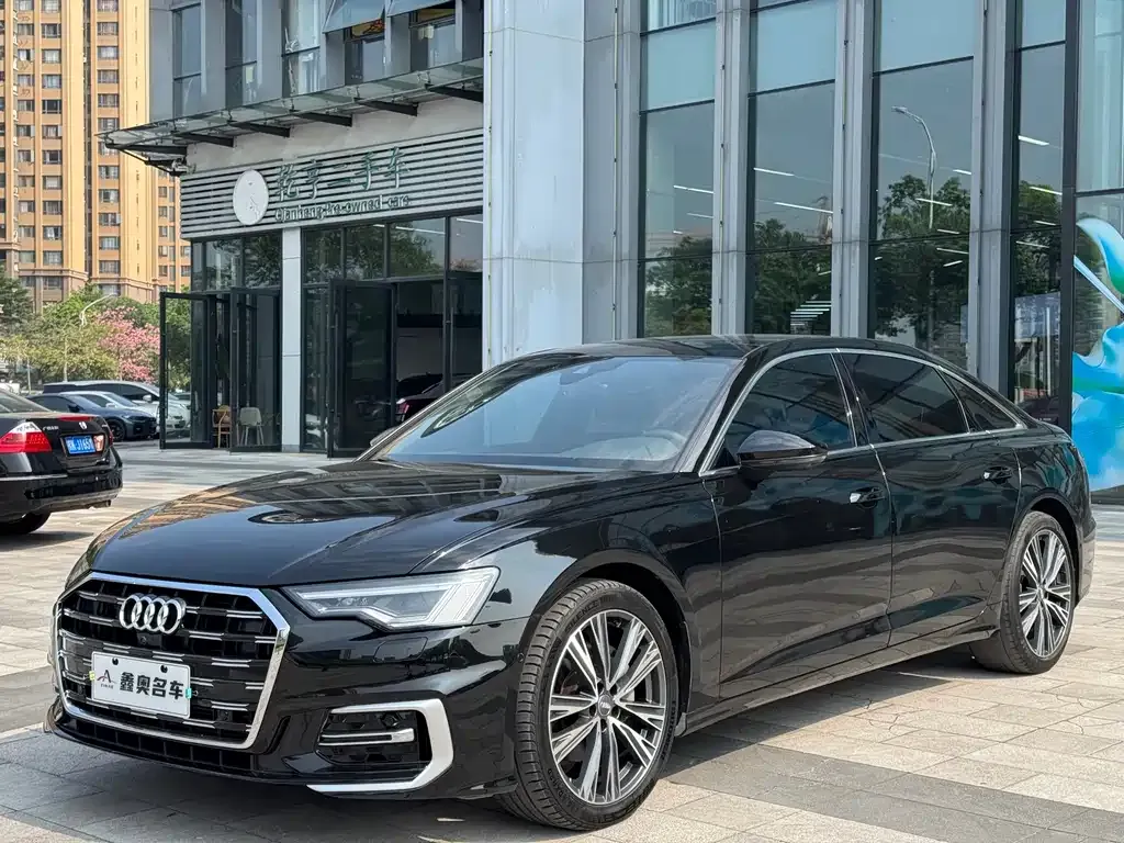 Audi A6L — фото 1