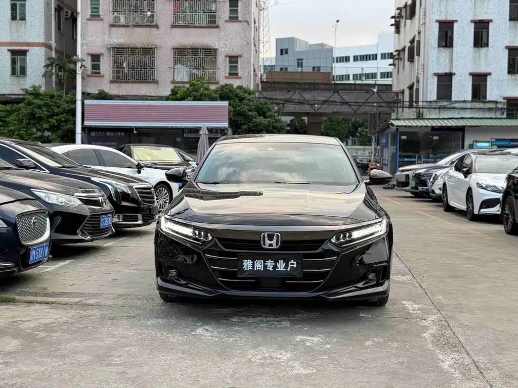 Honda Accord — фото 1