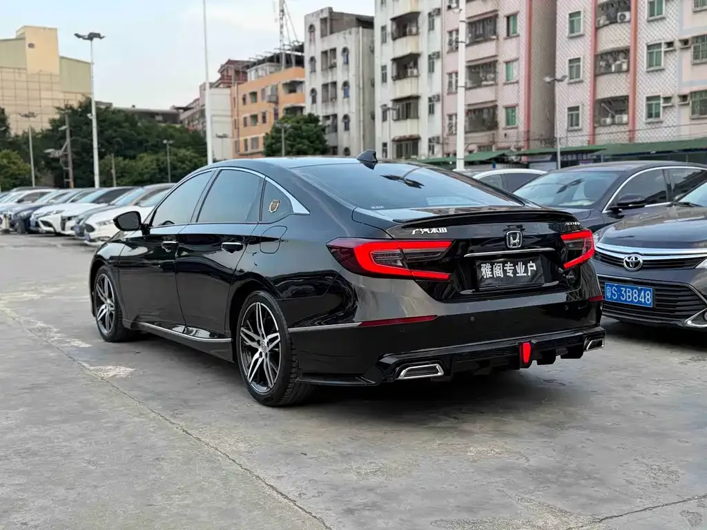 Honda Accord — фото 7