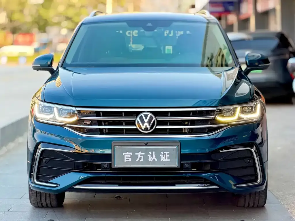Volkswagen Tiguan L — фото 9
