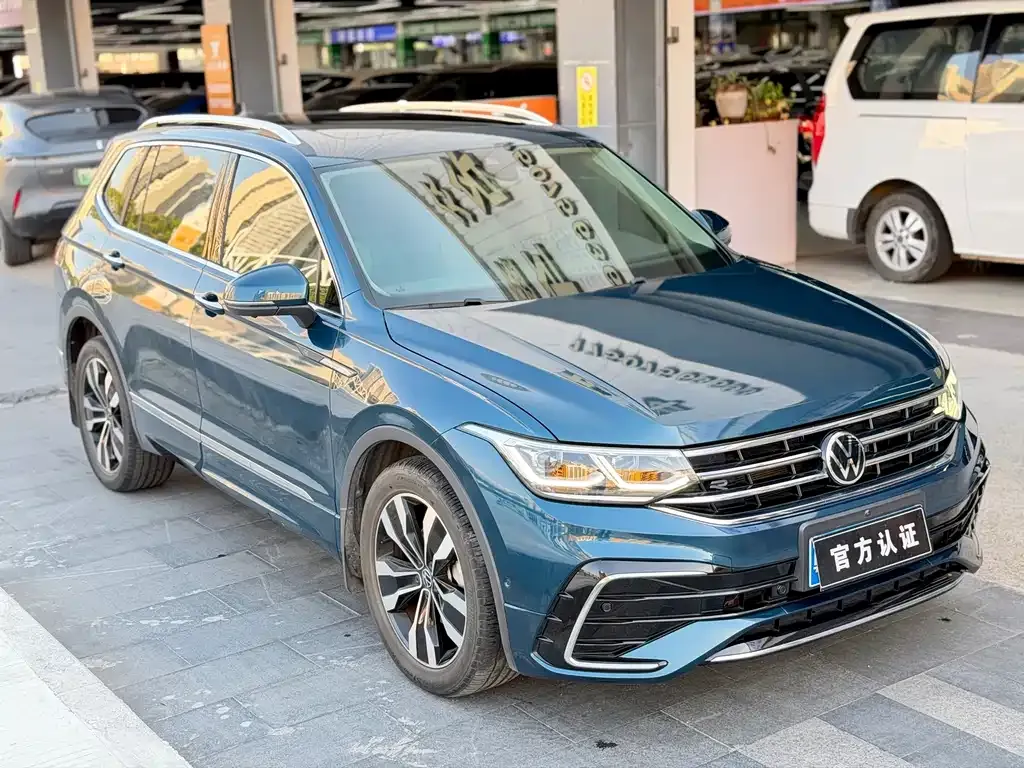 Volkswagen Tiguan L — фото 8