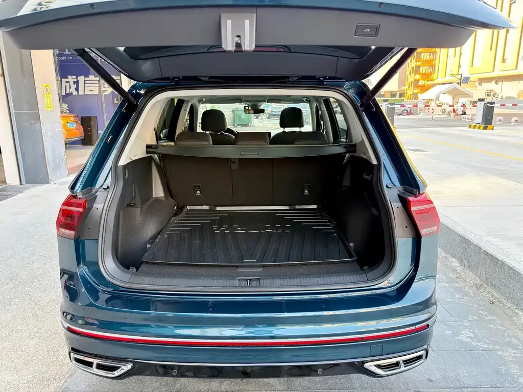 Volkswagen Tiguan L — фото 7