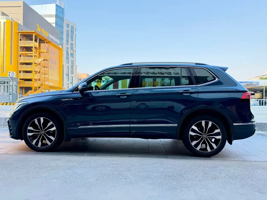 Volkswagen Tiguan L — фото 3