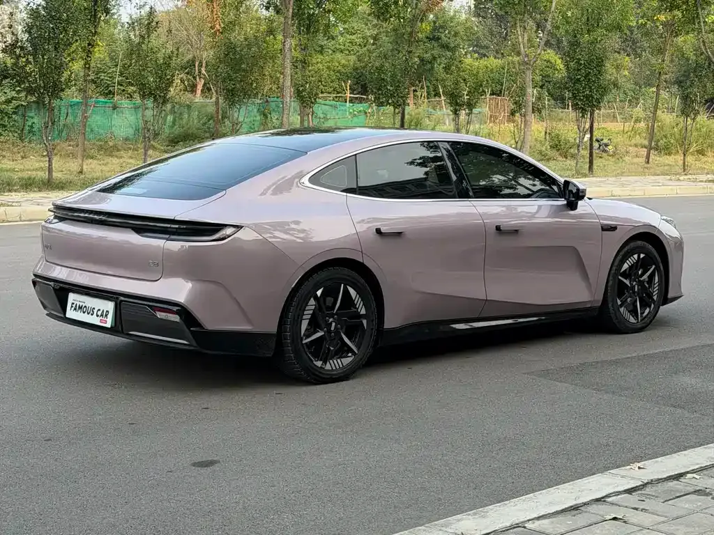 Geely Galaxy E8 — фото 10