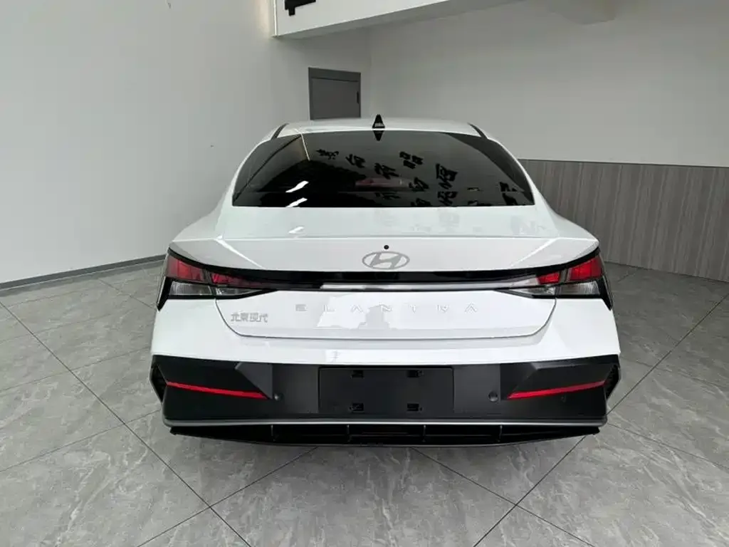 Hyundai Elantra — фото 2