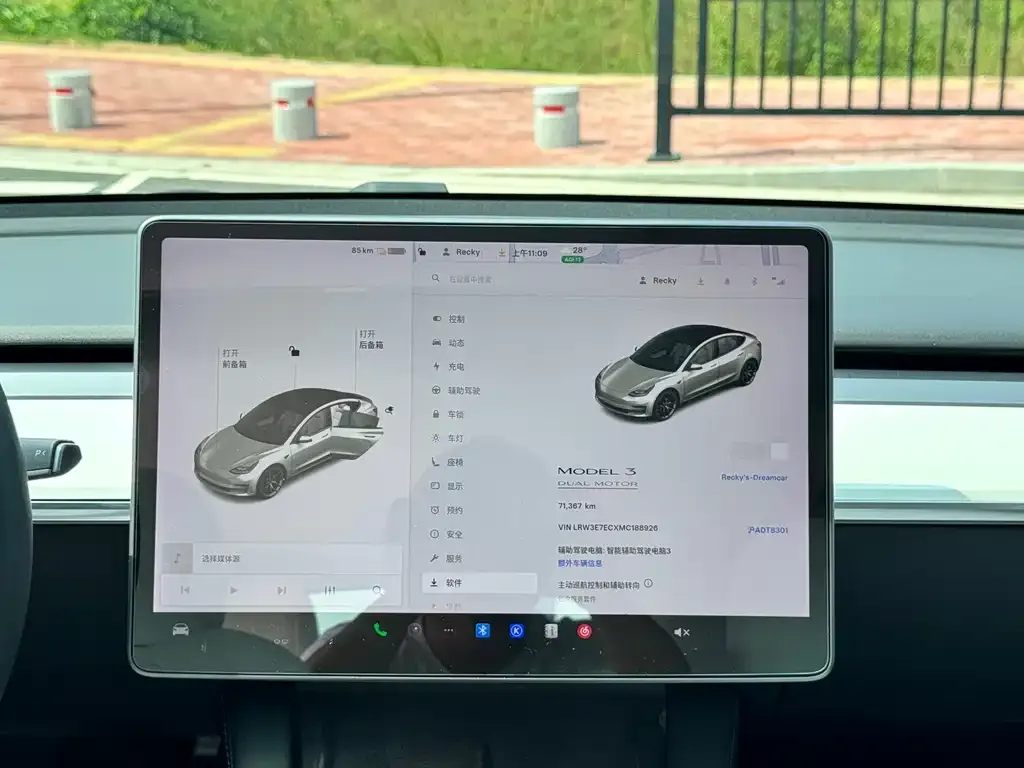 Tesla Model 3 — фото 4