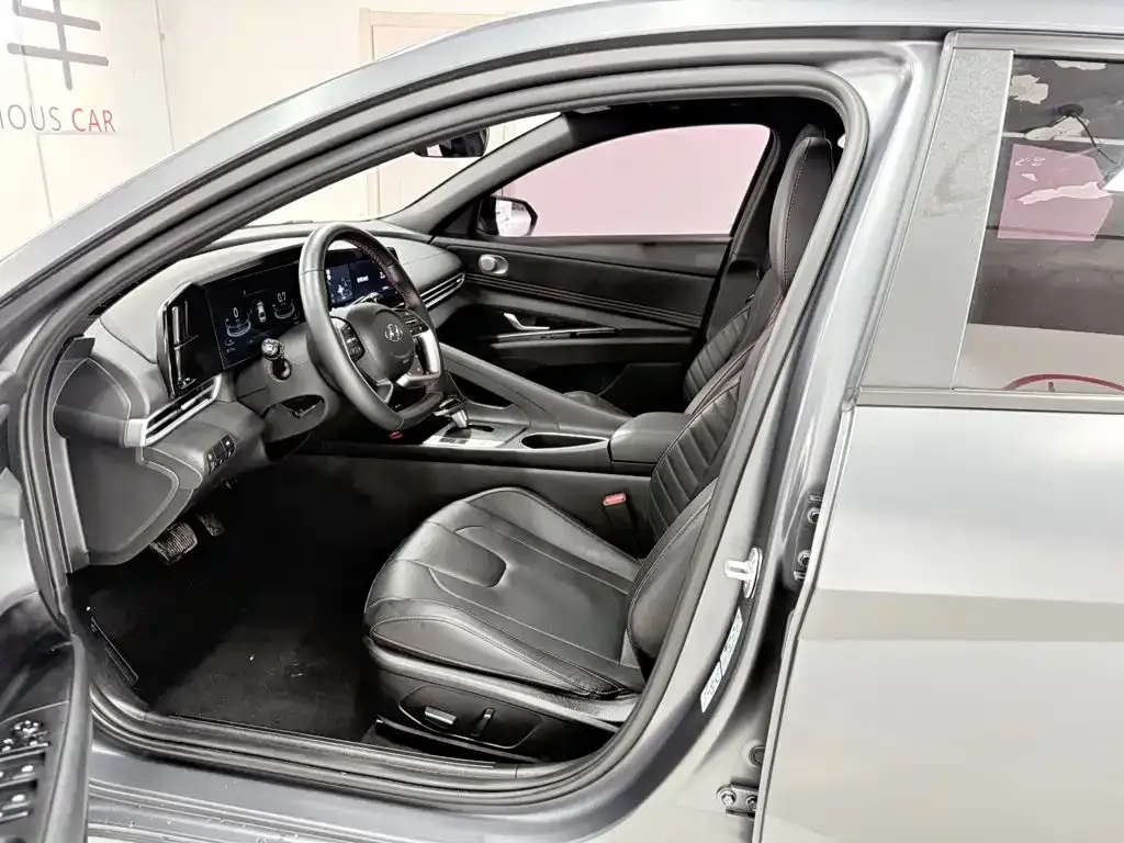 Hyundai Elantra — фото 3