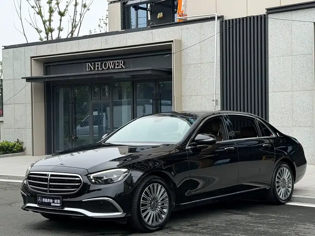 Mercedes-Benz E-Class — фото 1