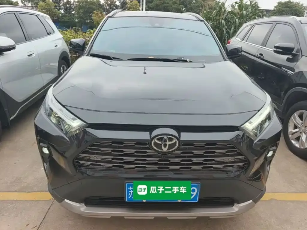 Toyota RAV4 — фото 4