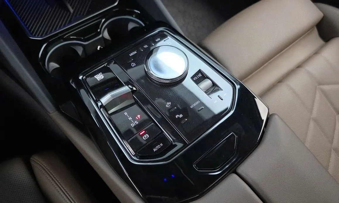 BMW 5-Series — фото 10