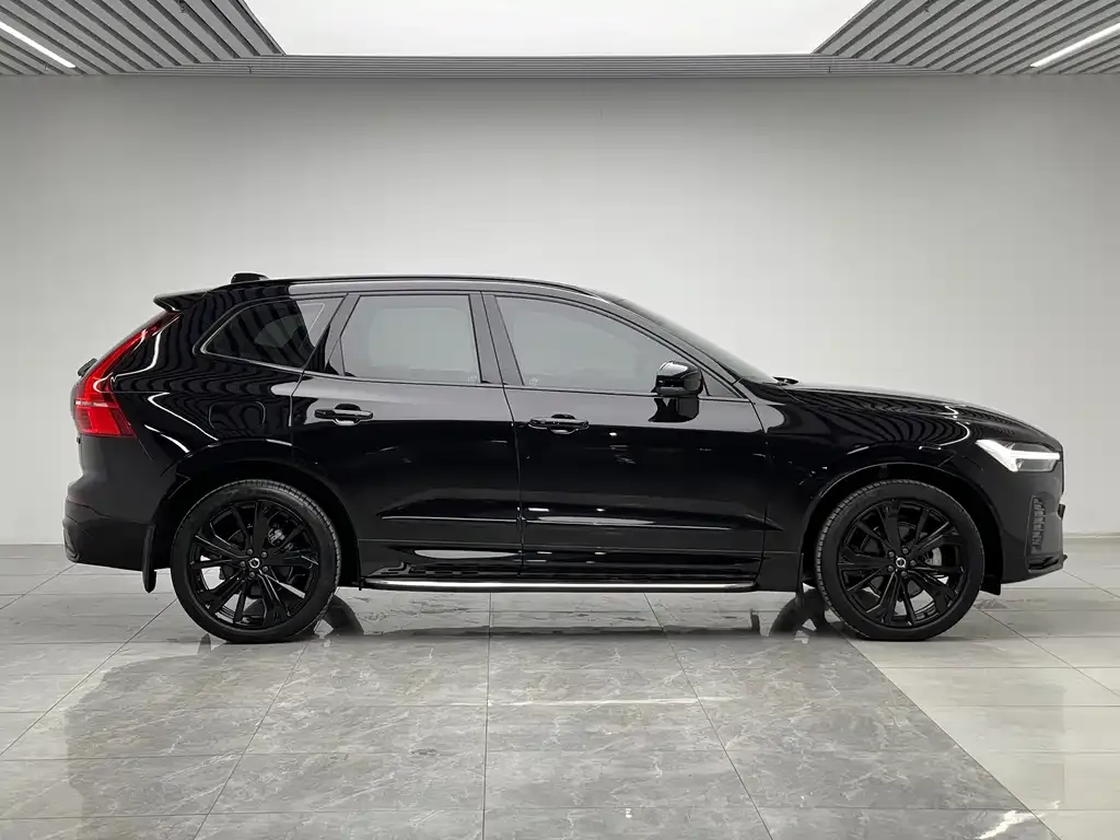 Volvo XC60 — фото 9