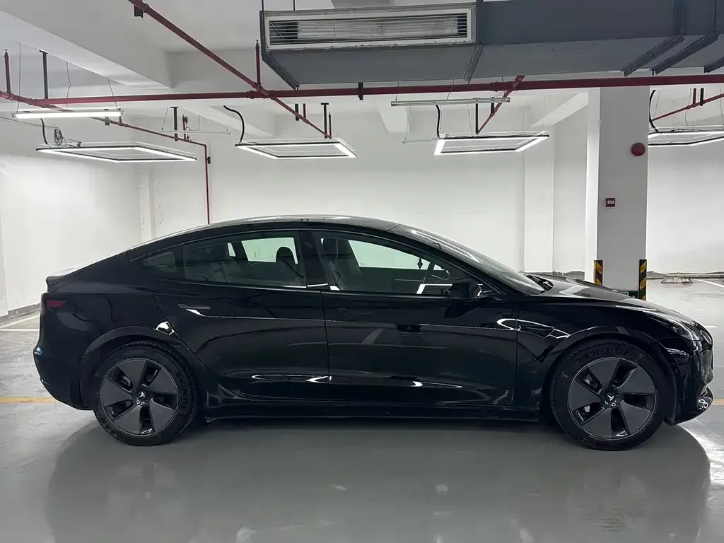 Tesla Model 3 — фото 8