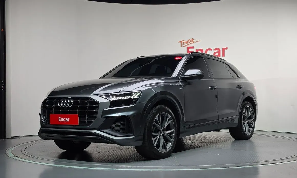 Audi Q8 — фото 1