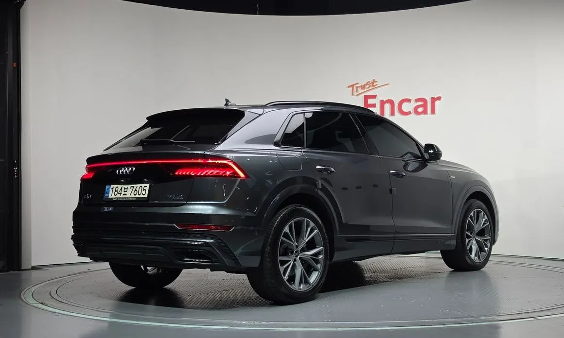 Audi Q8 — фото 2