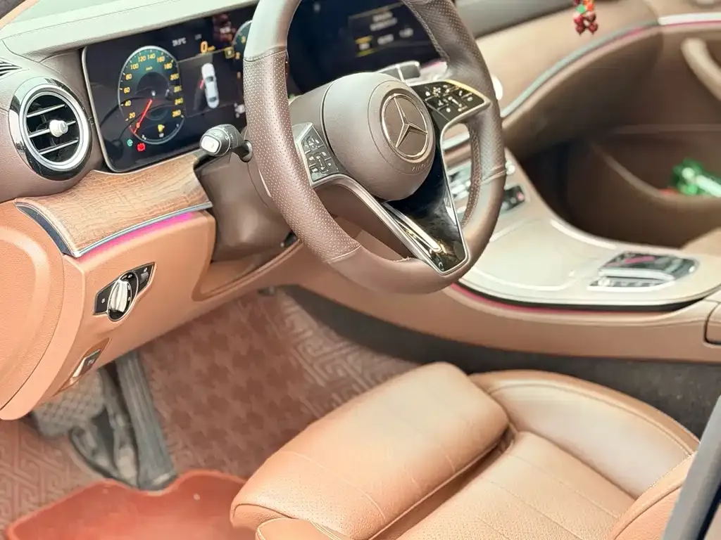 Mercedes-Benz E-Class — фото 10