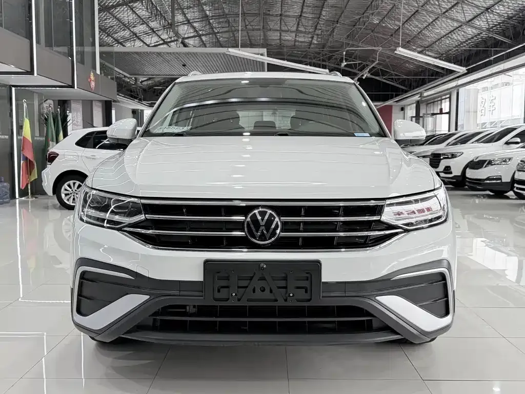 Volkswagen Tiguan L — фото 6