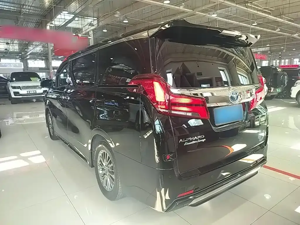 Toyota Alphard — фото 7