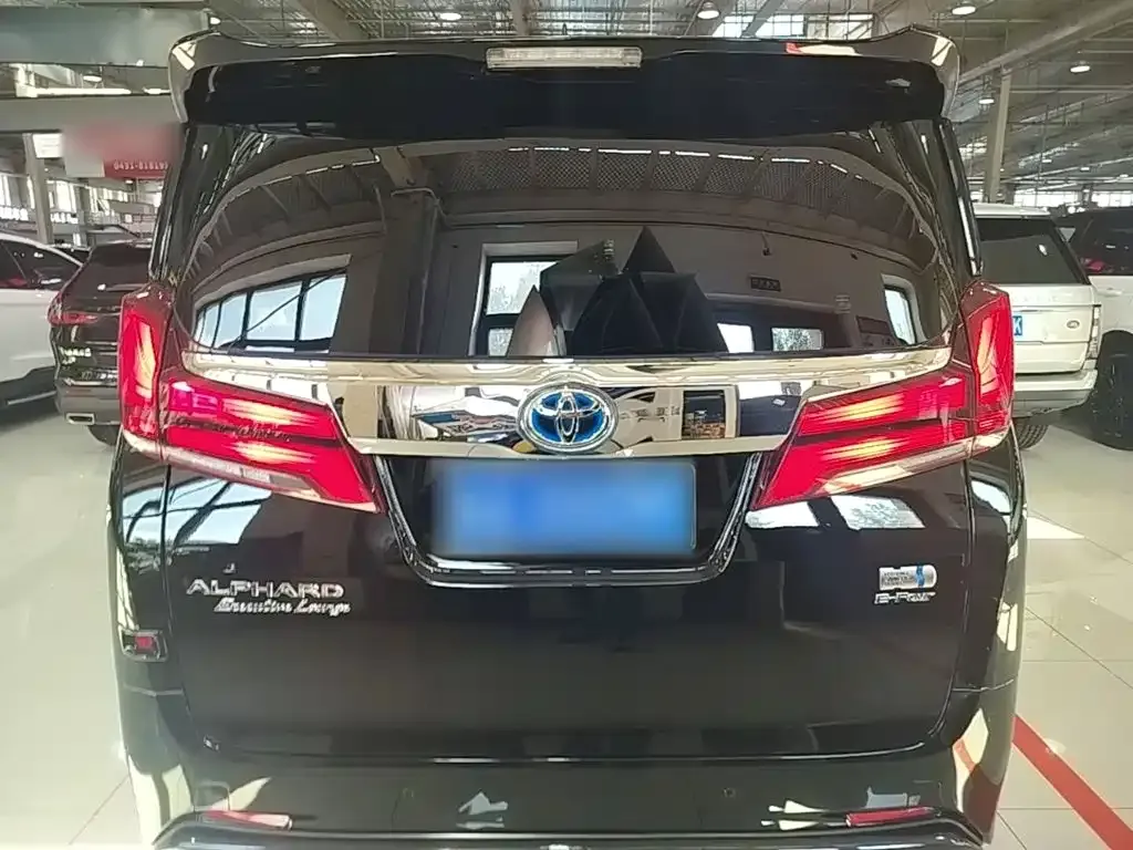 Toyota Alphard — фото 3