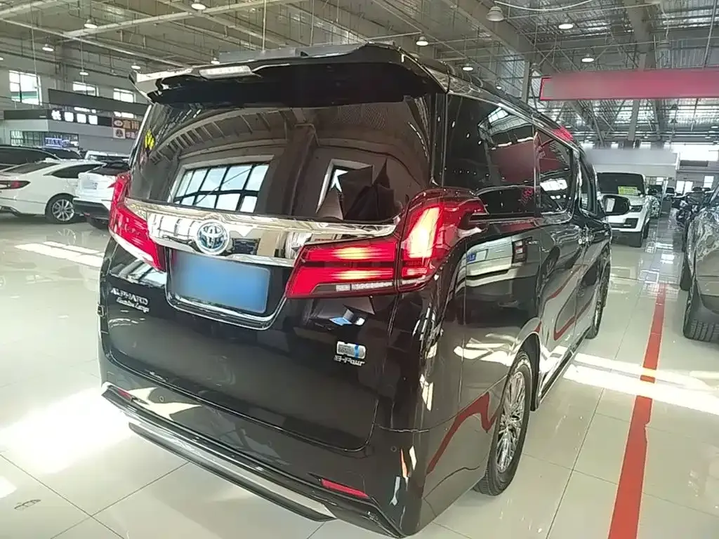 Toyota Alphard — фото 4