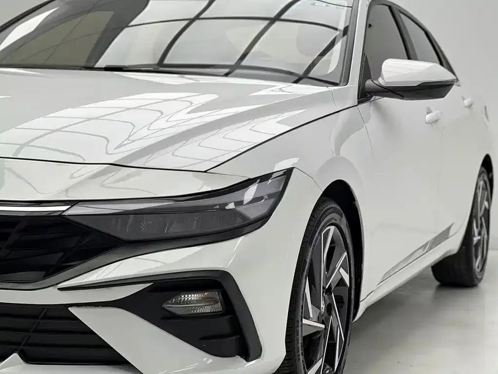 Hyundai Elantra — фото 5