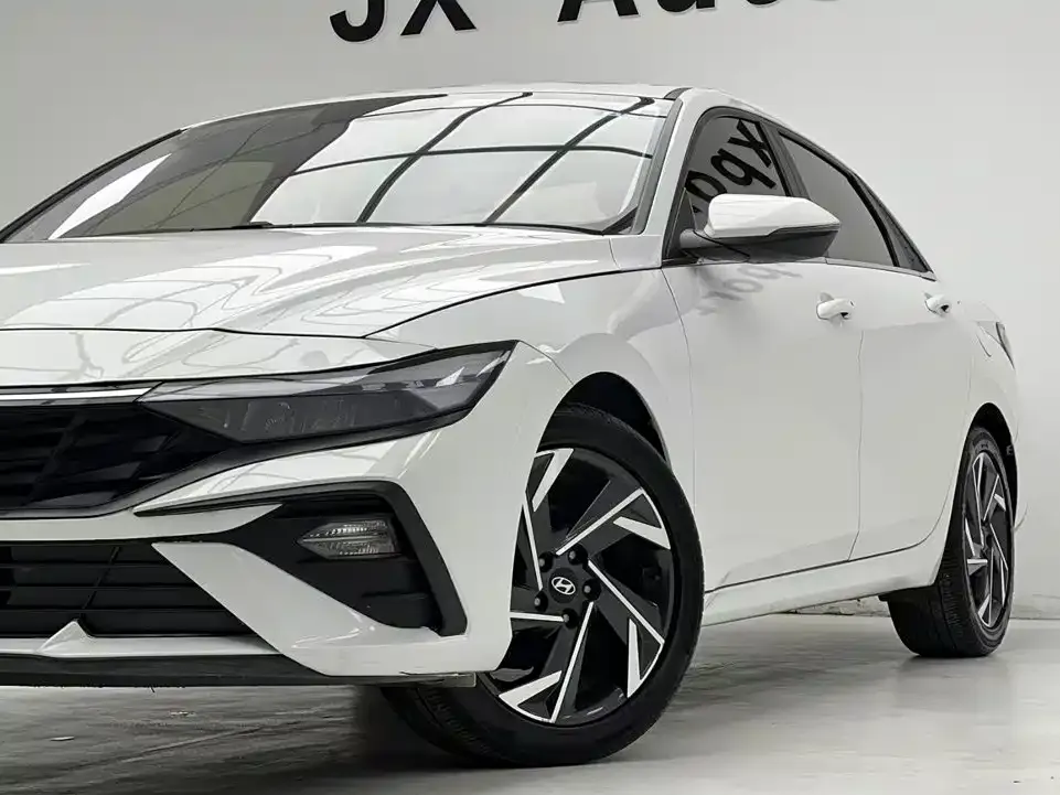 Hyundai Elantra — фото 6