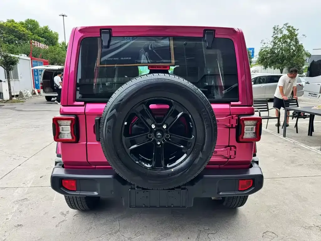 Jeep Wrangler — фото 8