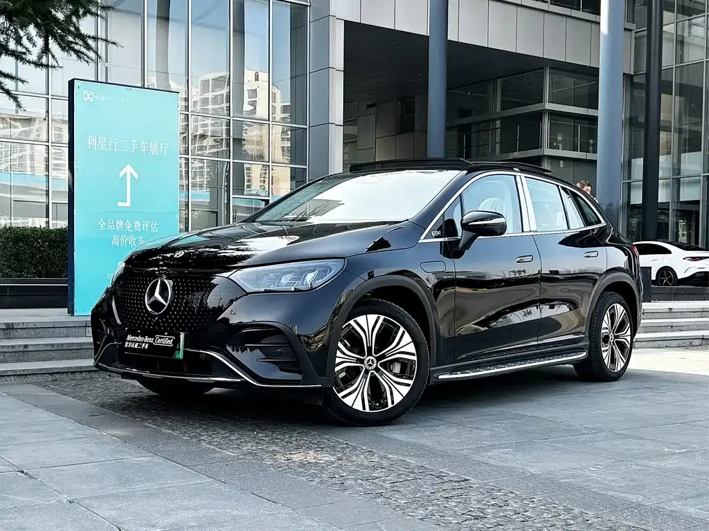 Mercedes-Benz EQE SUV — фото 1